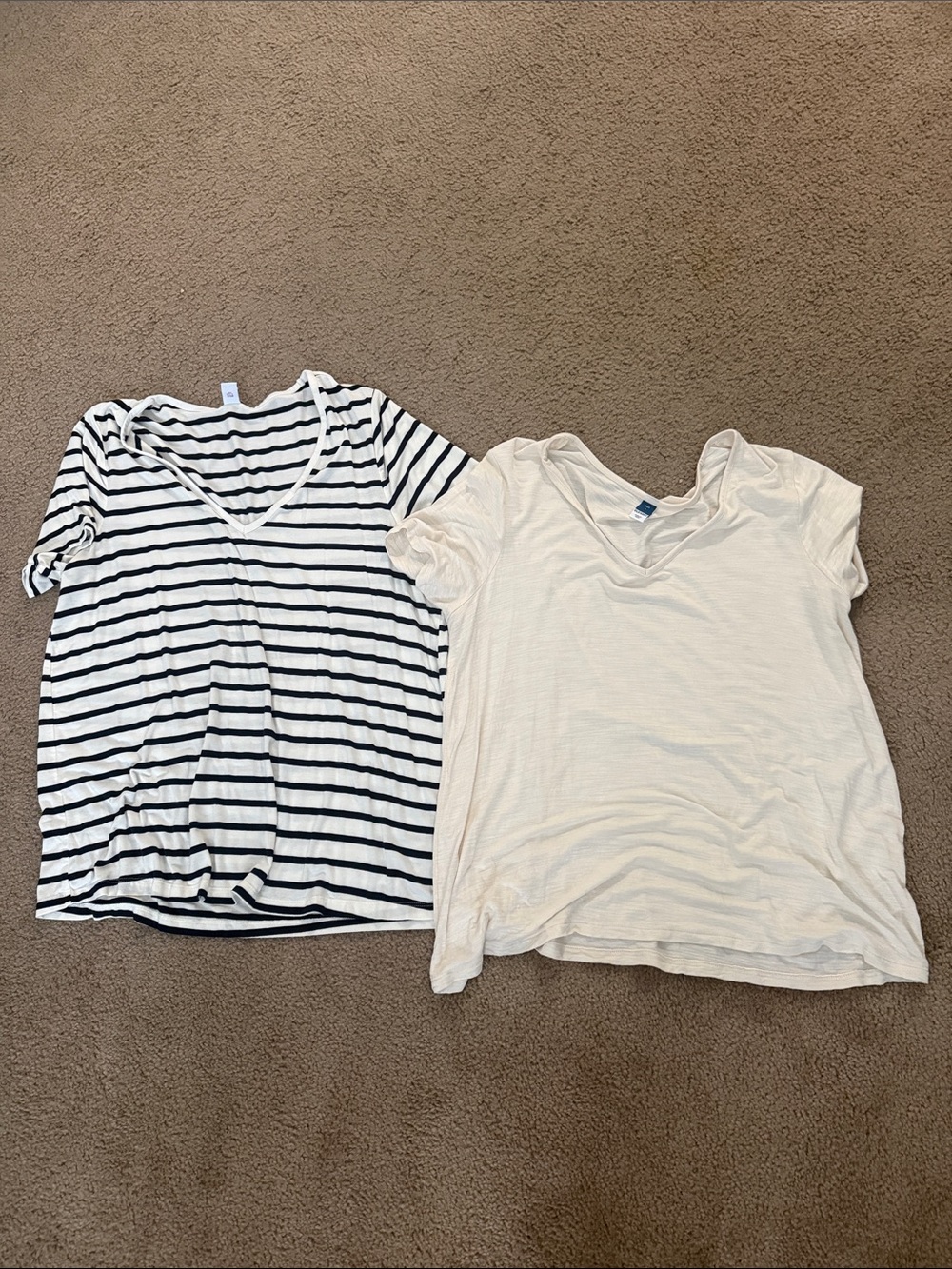 Women’s old navy luxe v neck tees super soft size large